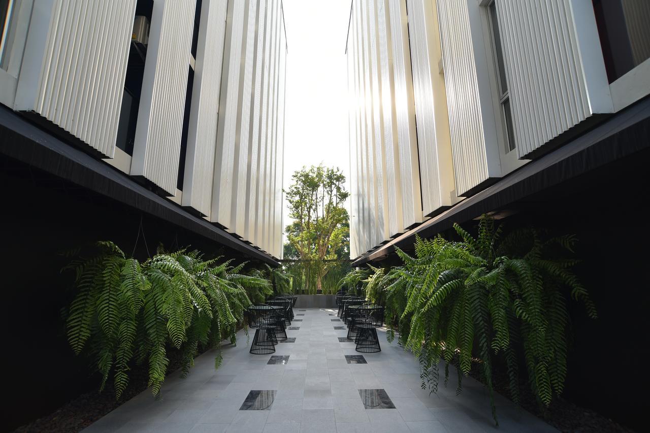 The Wind Holiday Hotel Bangkok Exterior photo